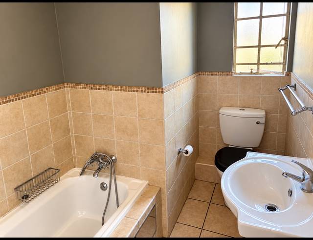 3 BEDROOM TOWNHOUSE FOR SALE IN REYNO RIDGE